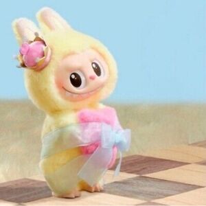 POP MART Labubu LETS CHECKMATE QUEEN 💓